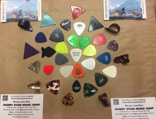 Load image into Gallery viewer, Dunlop guitar picks .88 pack of 12
